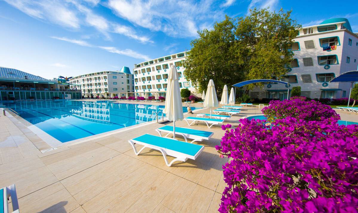 Daima Biz Resort Hotel