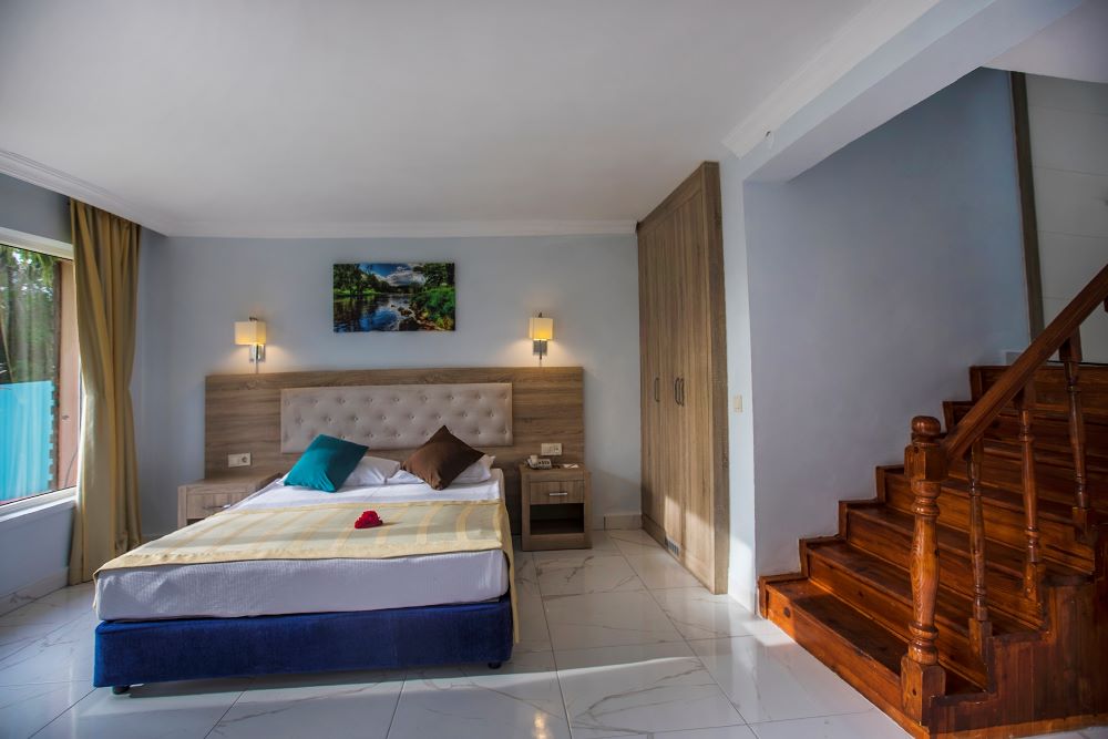 MERIDIA BEACH HOTEL