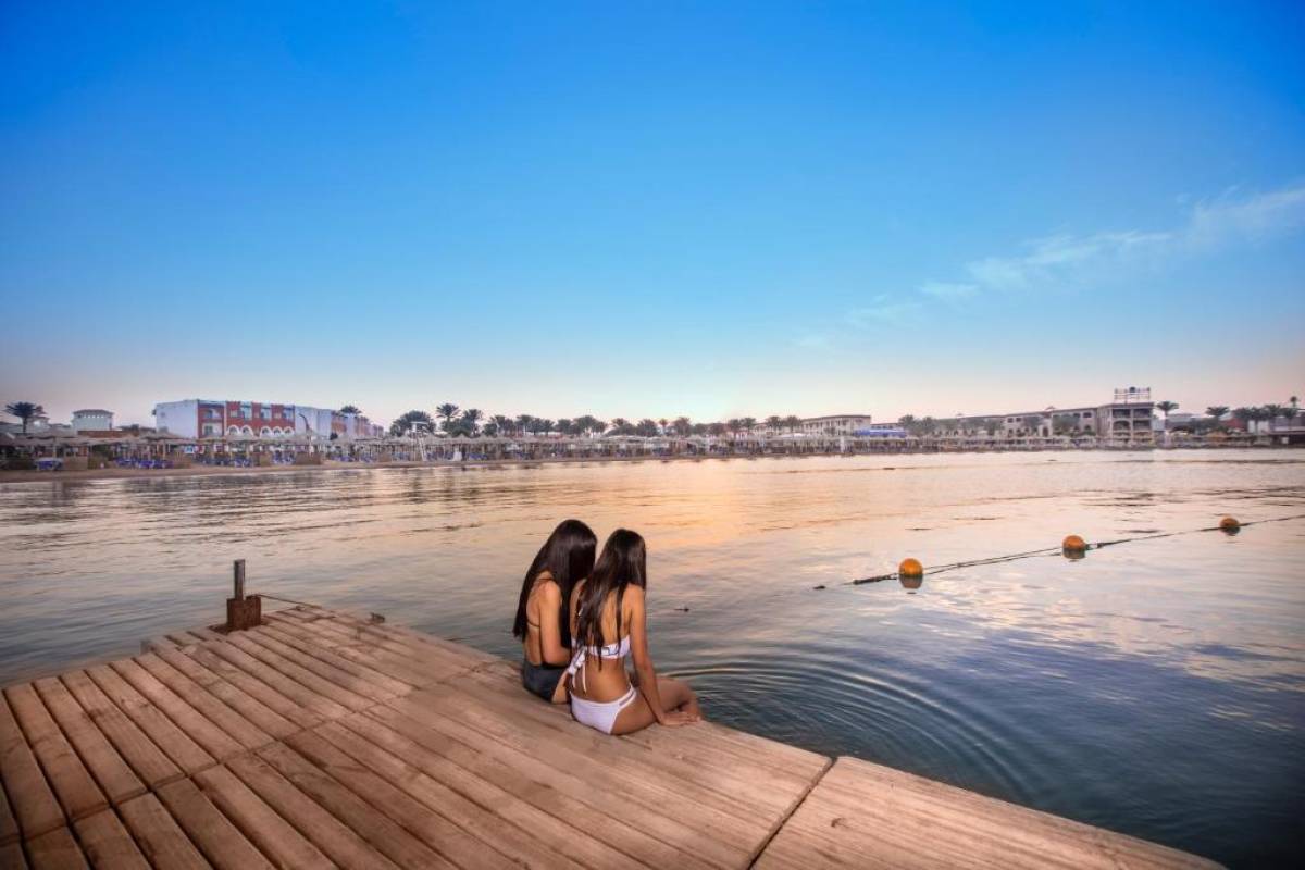 Sunrise Holidays Resort (Adults Only 16+)