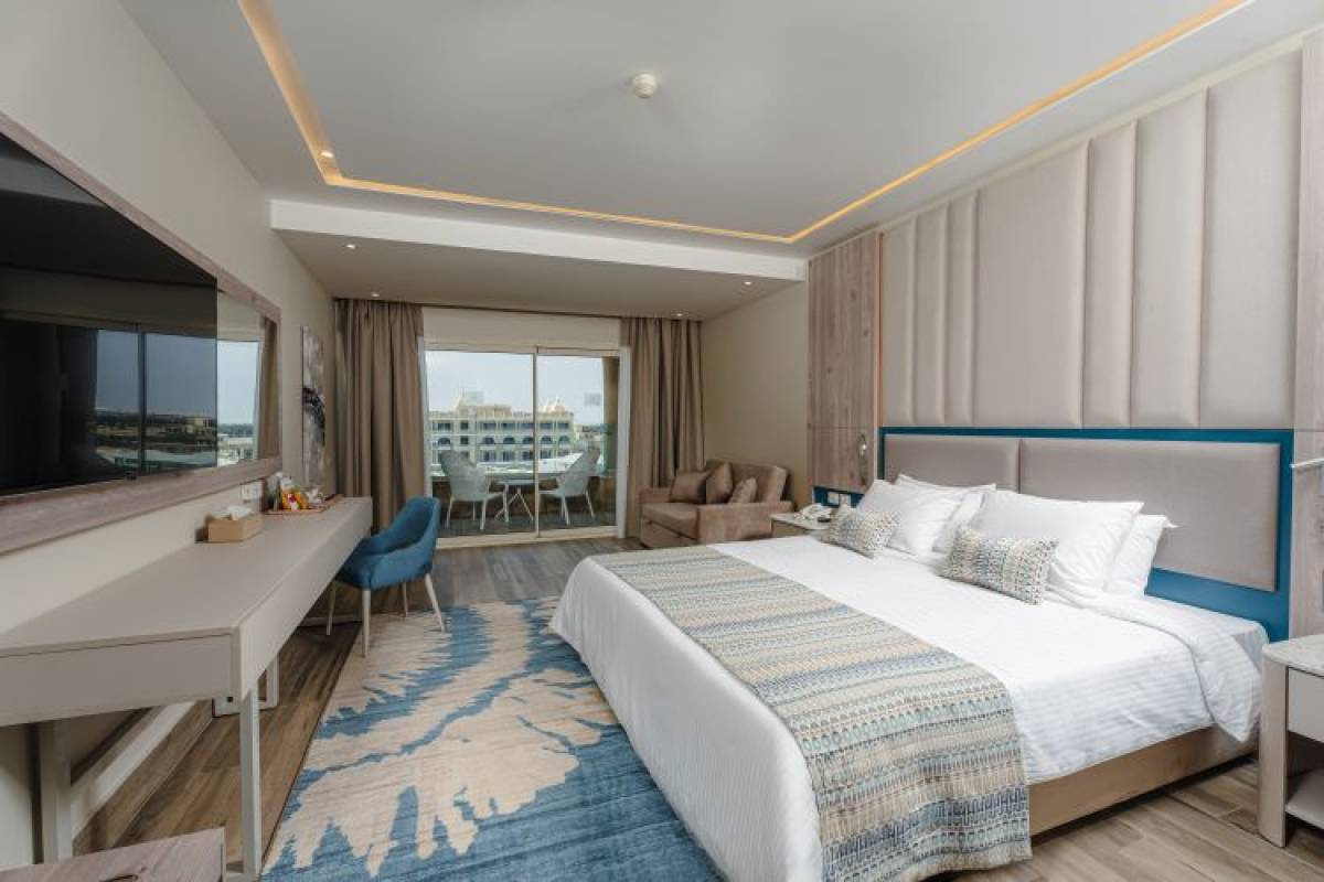 Titanic Pearl Resort