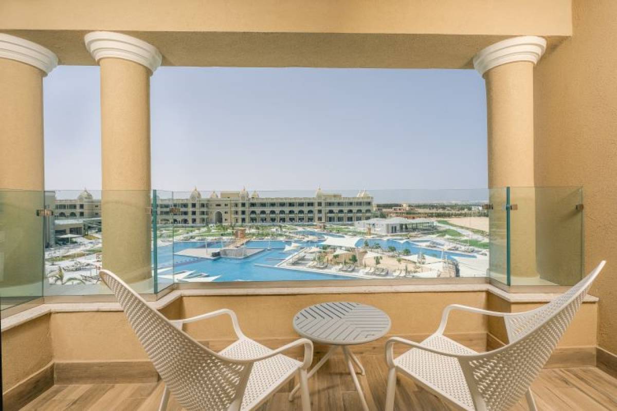 Titanic Pearl Resort