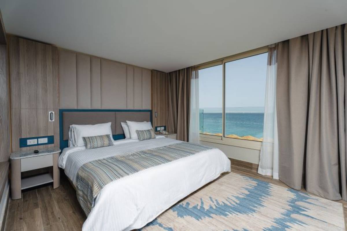 Titanic Pearl Resort