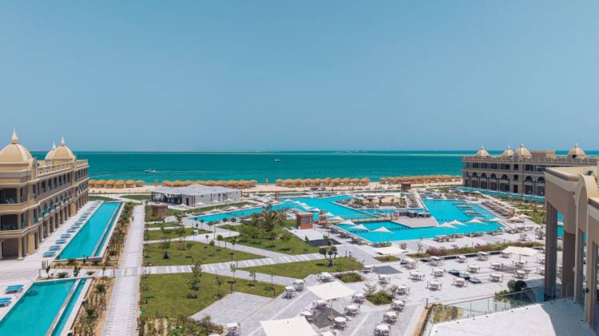 Titanic Pearl Resort