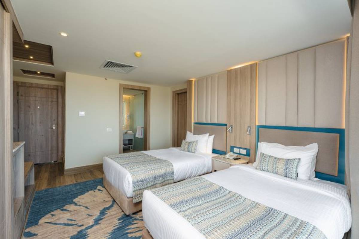 Titanic Pearl Resort