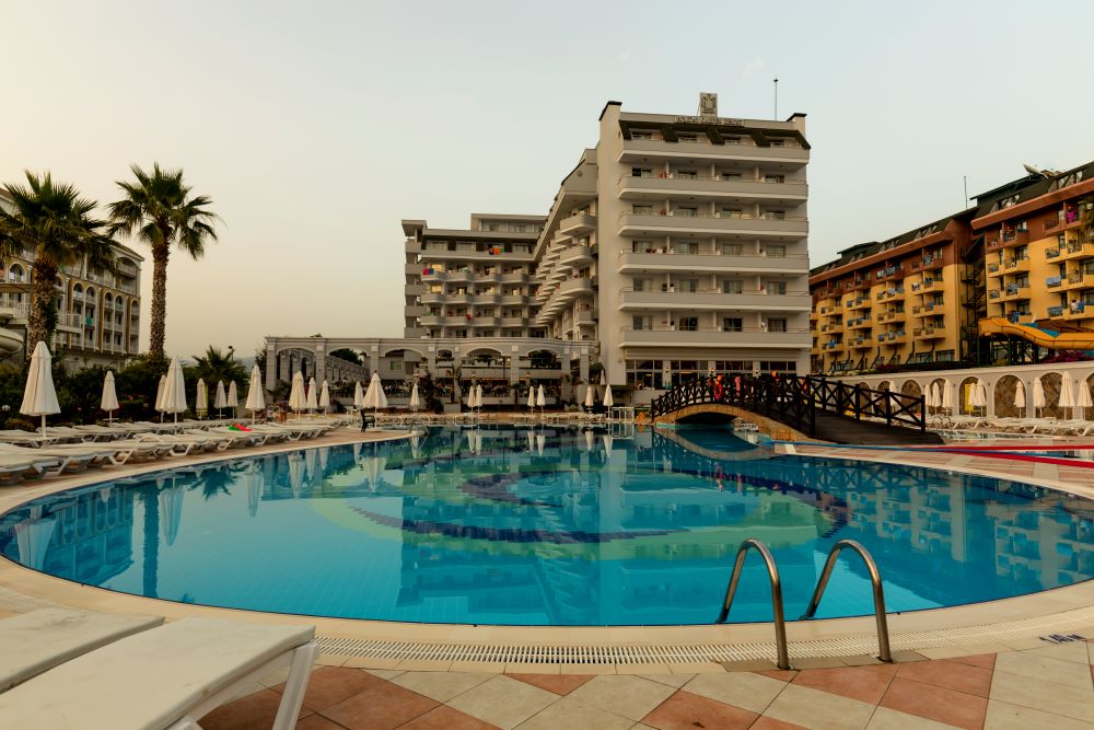 HOLIDAY GARDEN RESORT