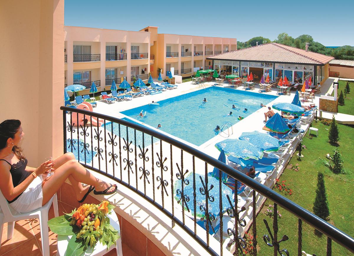 Sayanora Hotel & Park