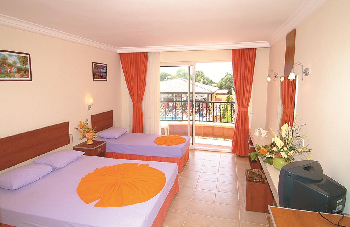 Sayanora Hotel & Park