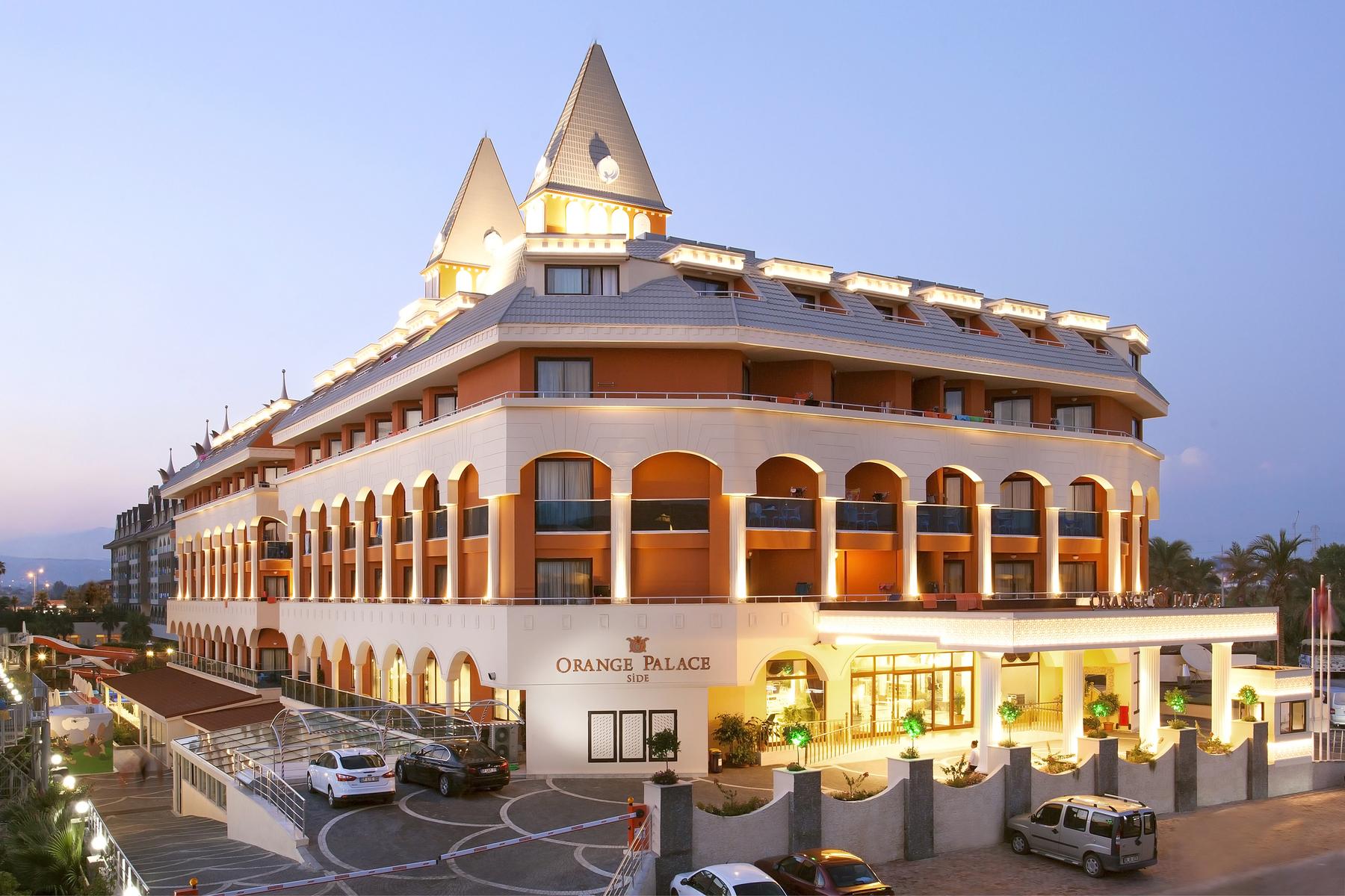 Hotel Orange Palace Side