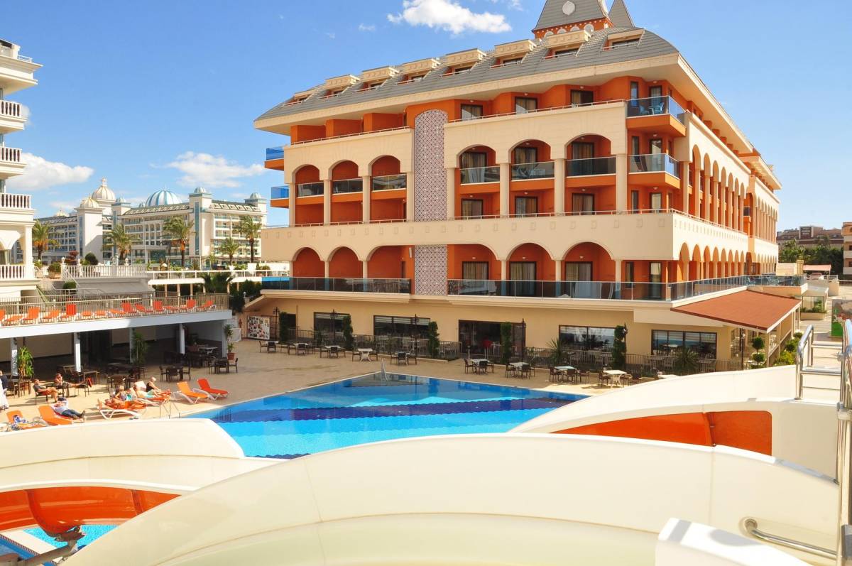 Hotel Orange Palace Side