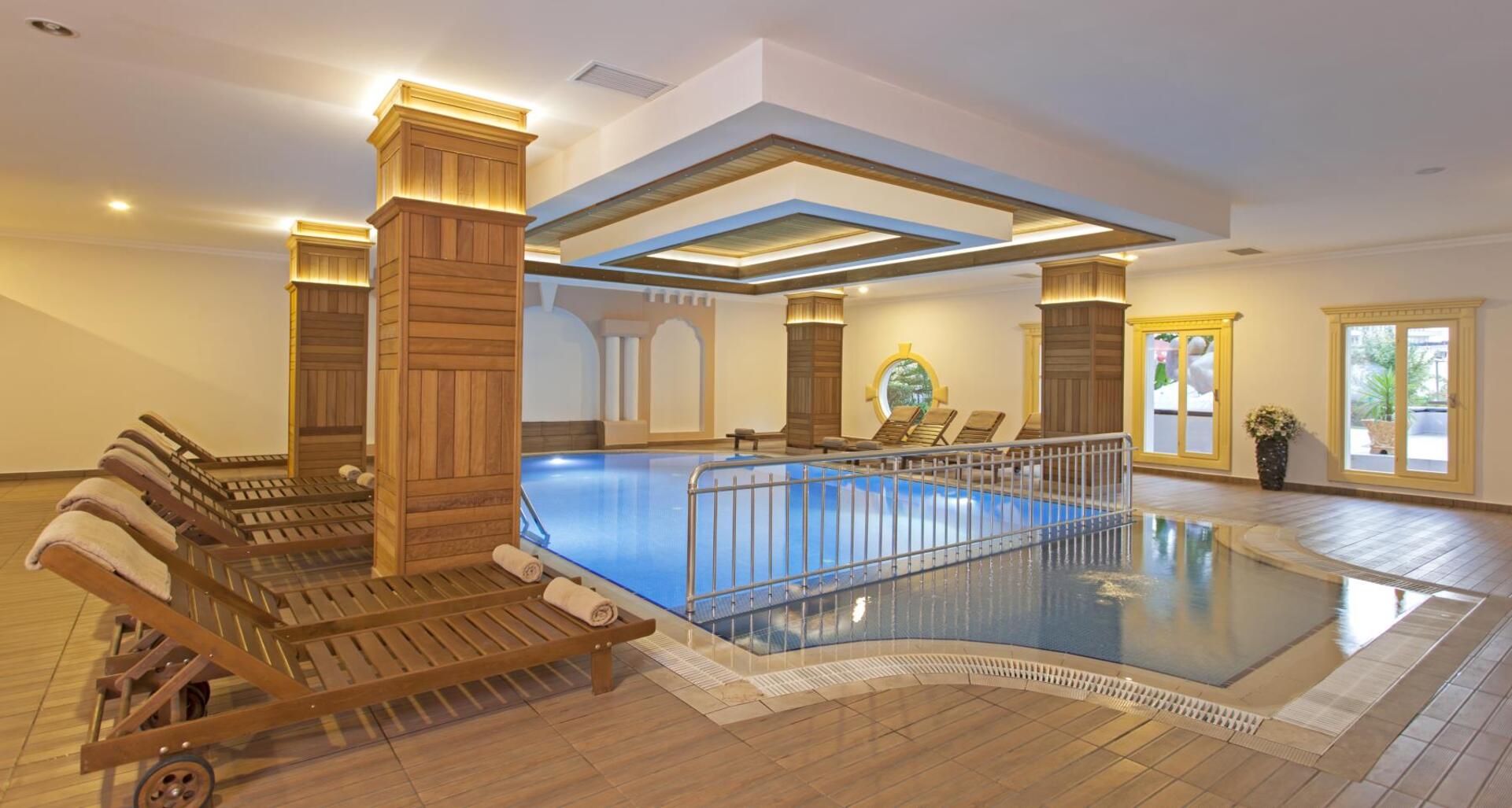 CLUB PARADISO HOTEL & RESORT