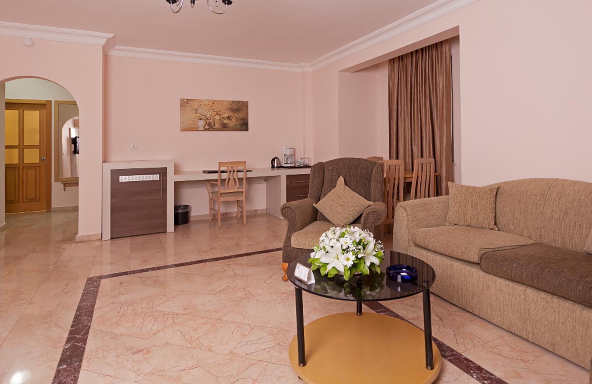 CLUB PARADISO HOTEL & RESORT