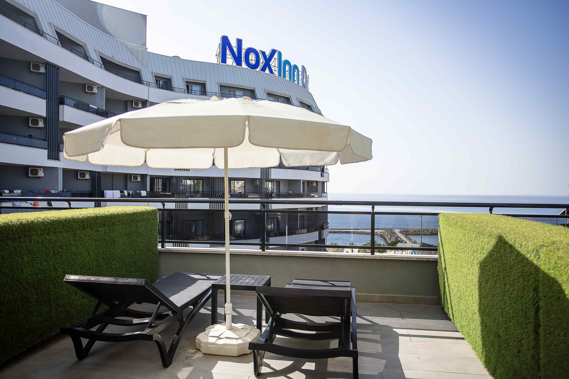 Noxinn Deluxe Hotel