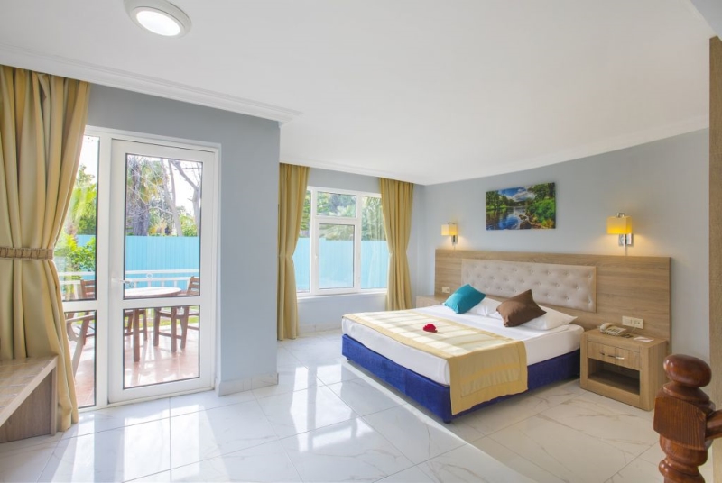 MERIDIA BEACH HOTEL