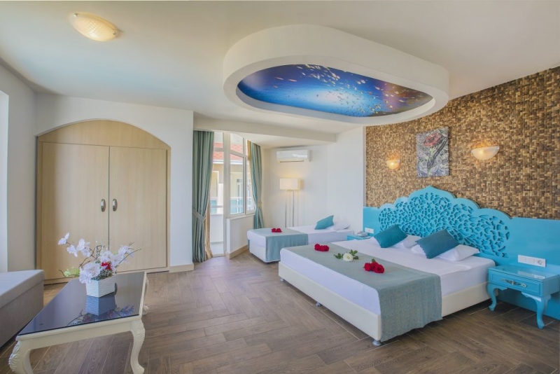 MERIDIA BEACH HOTEL