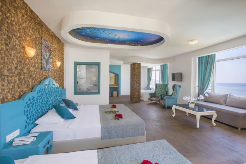 MERIDIA BEACH HOTEL