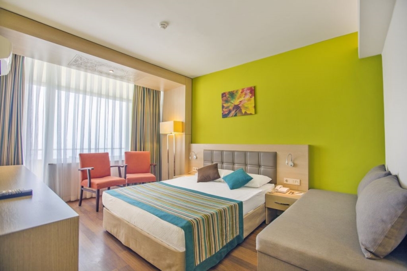 MERIDIA BEACH HOTEL