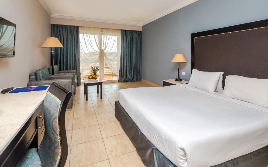 Caesar Palace Hotel & Aqua Park