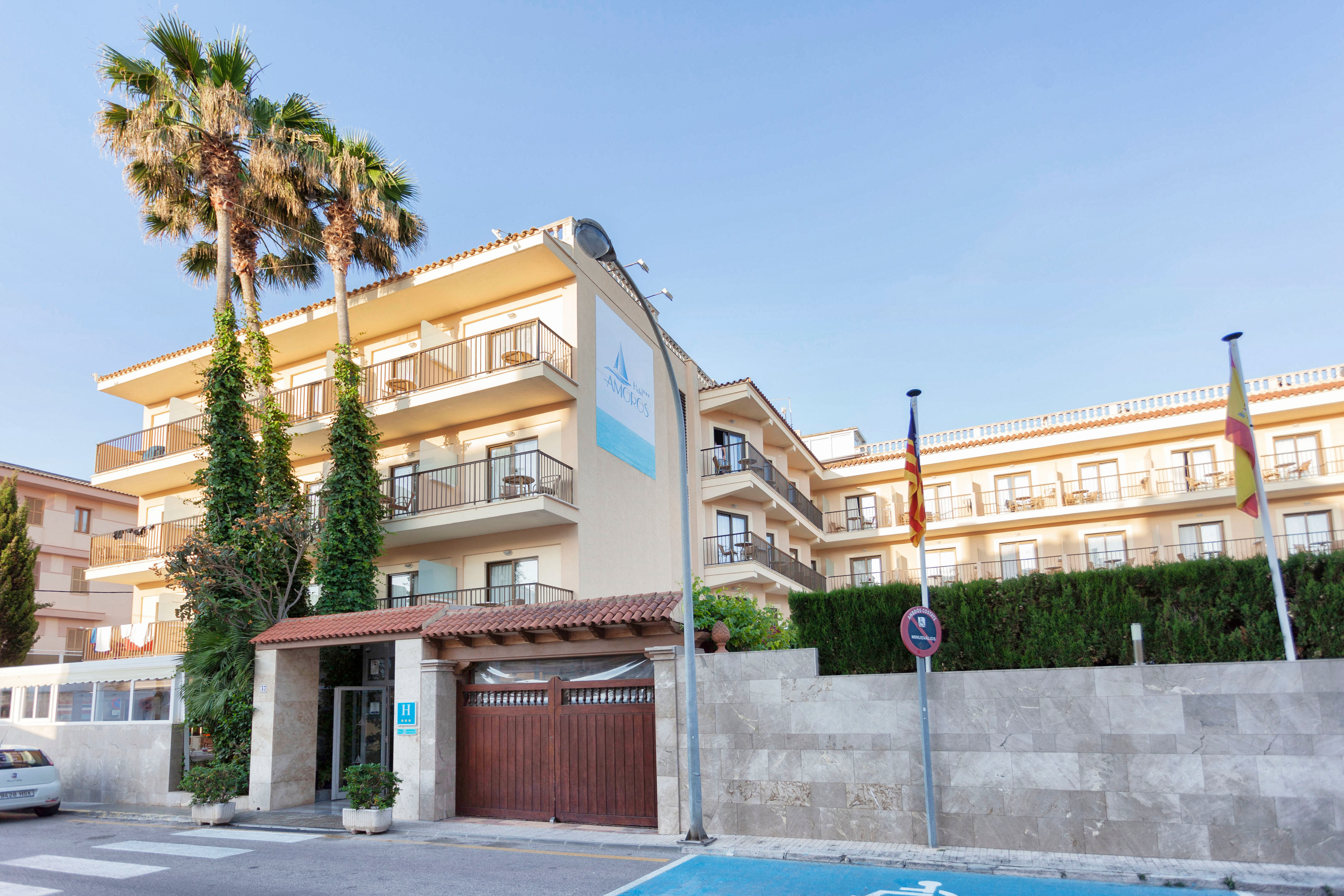 Amoros Hotel