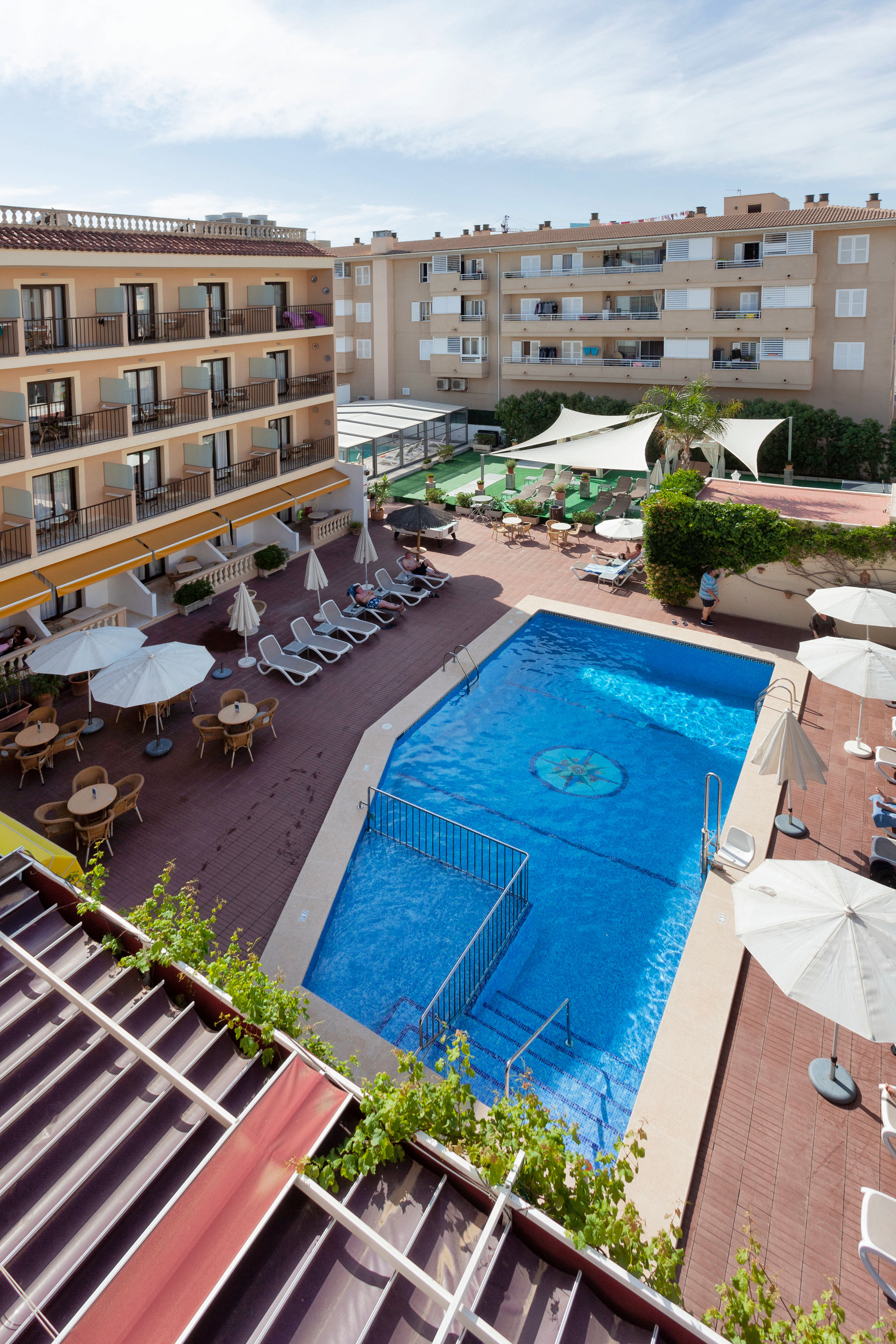 Amoros Hotel
