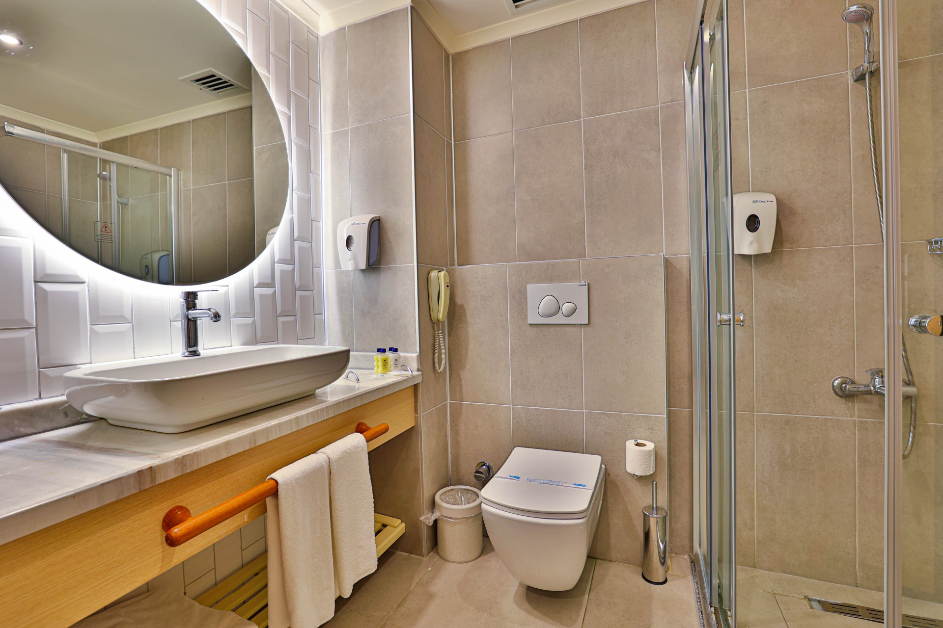 Crystal Land Of Paradise Beach Hotel