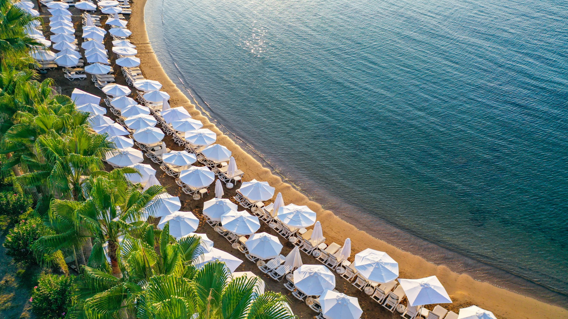 Crystal Land Of Paradise Beach Hotel