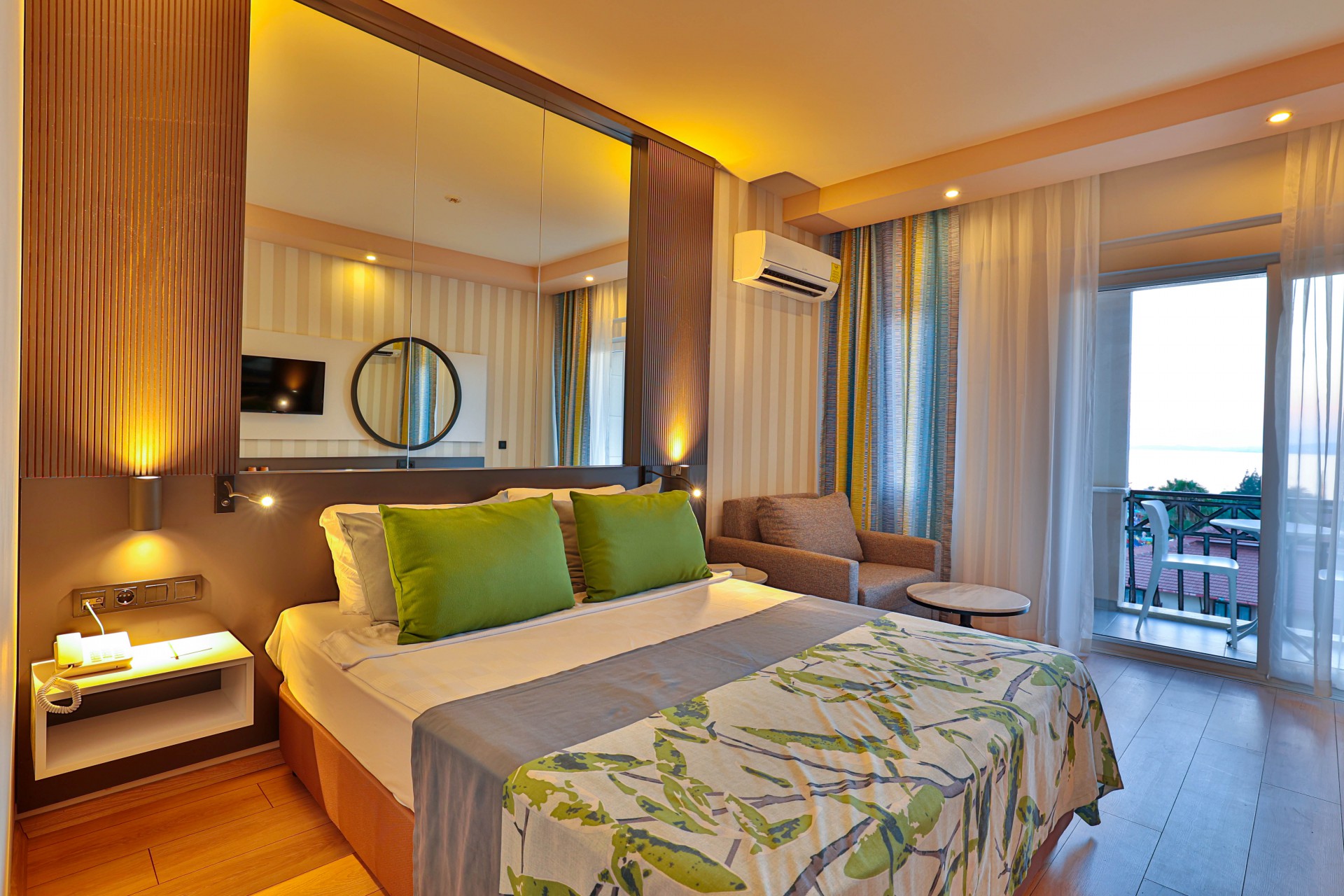 Crystal Land Of Paradise Beach Hotel