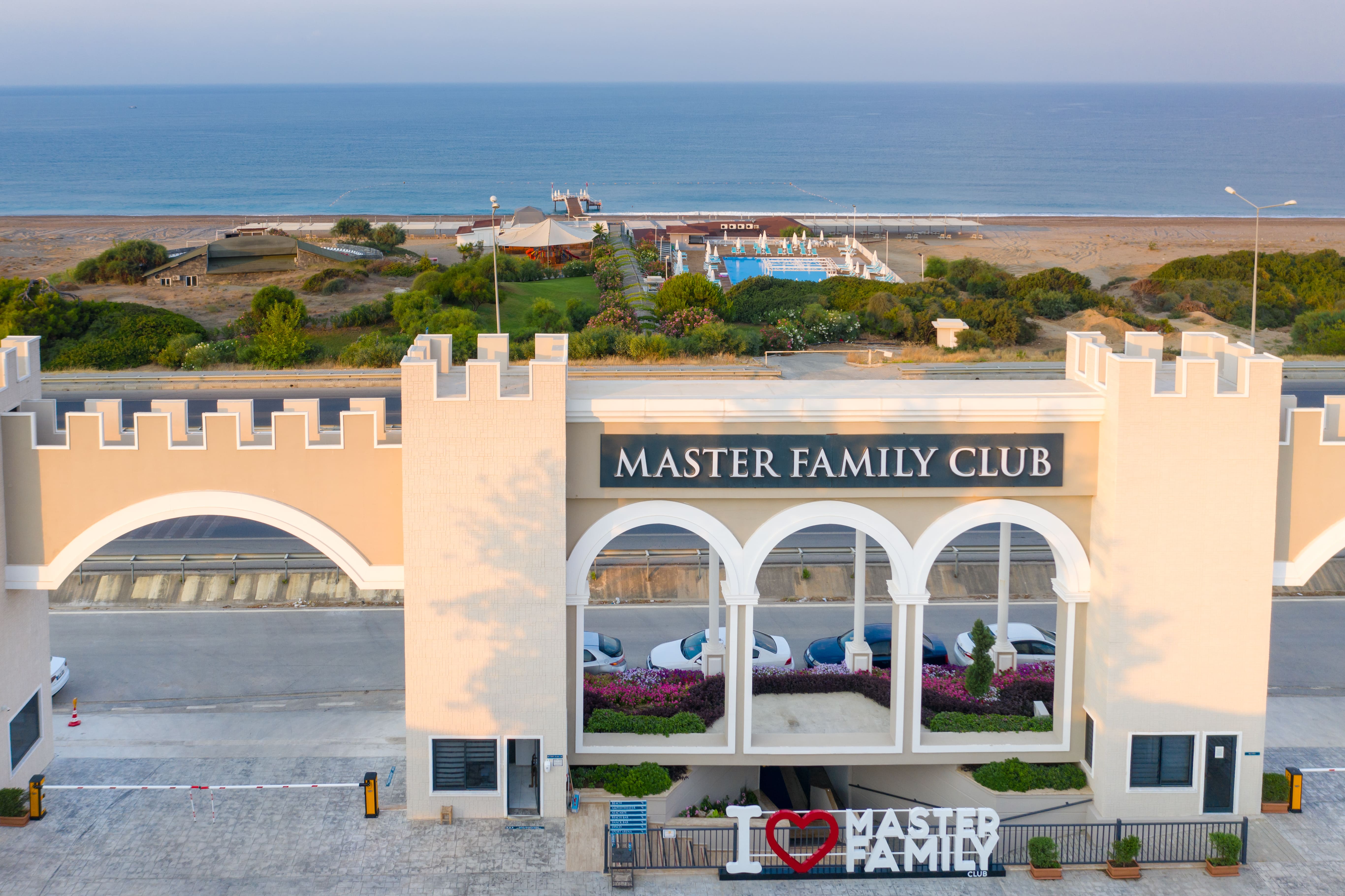 MASTER FAMILY CLUB