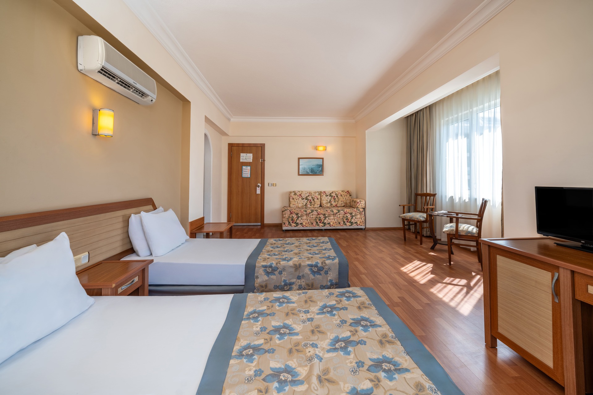 Villa Sunflower Beach Hotel