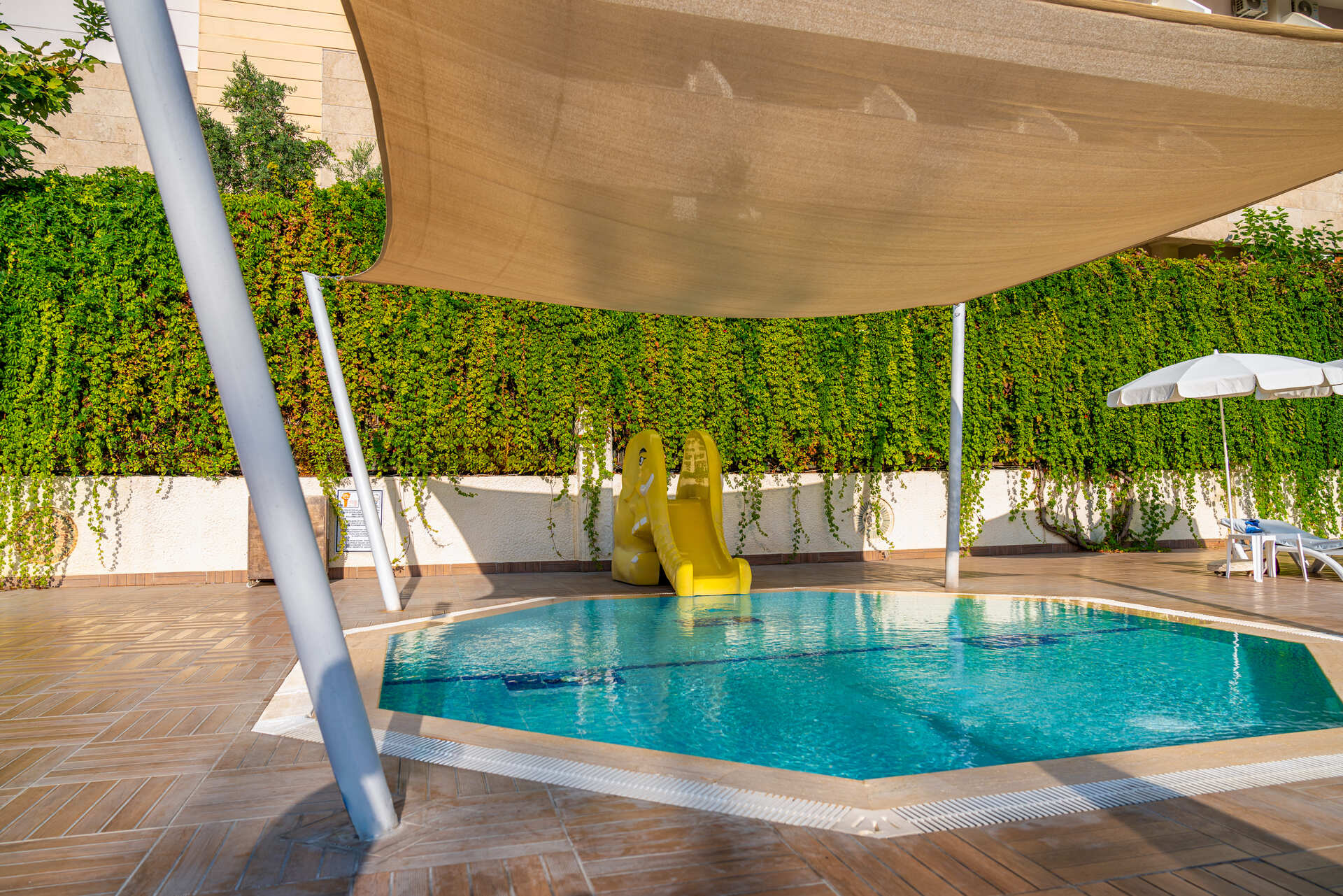 Villa Sunflower Beach Hotel
