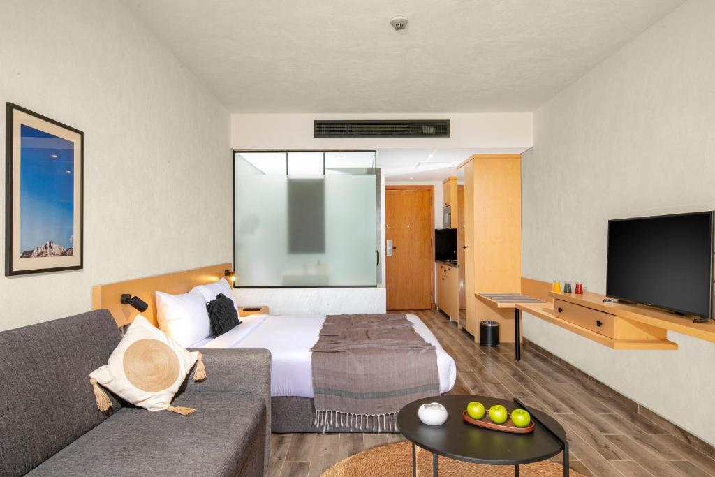 Creek Hotel