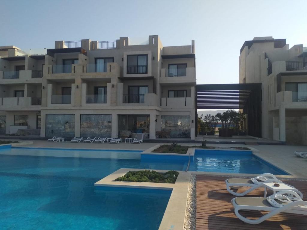 Creek Hotel