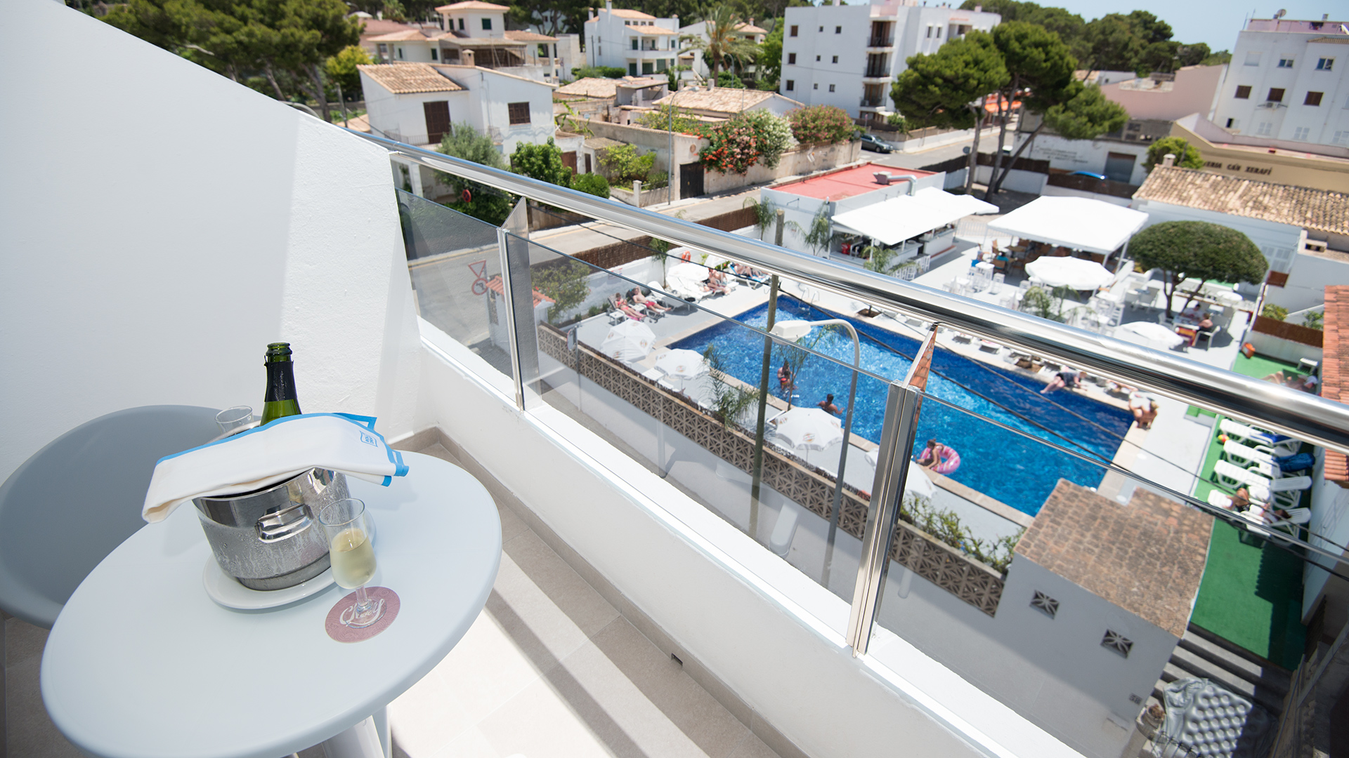 Chevy Hotel & Suites
