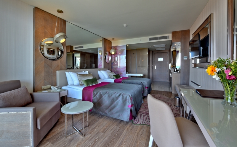 Side Star Elegance