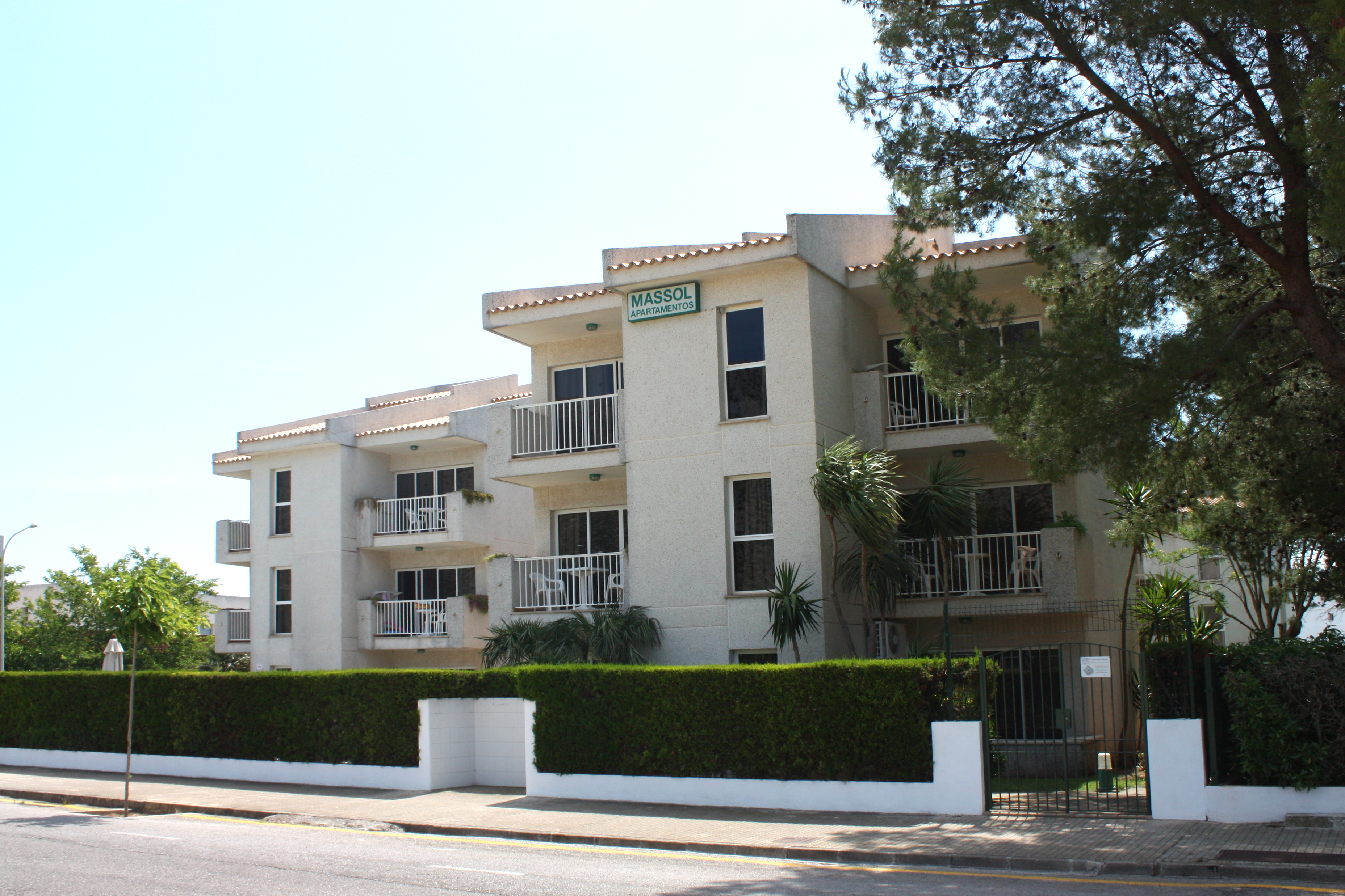 Massol Apartments