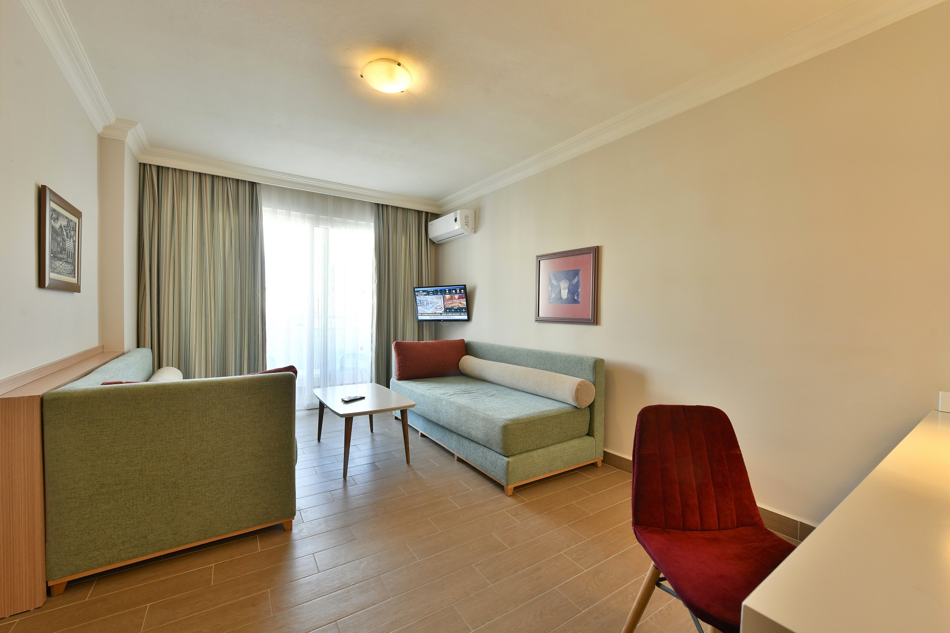 Royal Garden Beach Ex: Royal Select & Suite Hotel