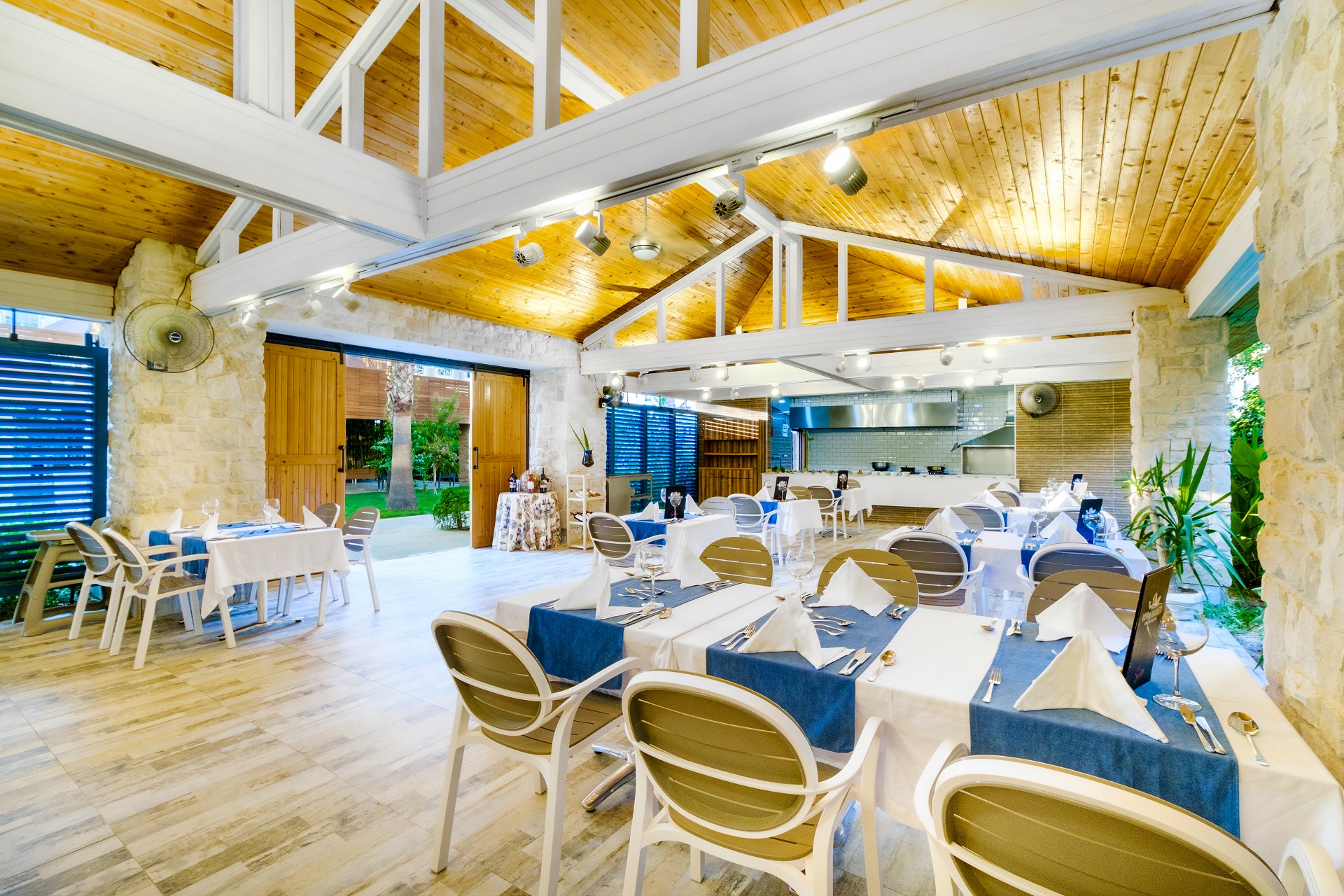 Royal Garden Beach Ex: Royal Select & Suite Hotel