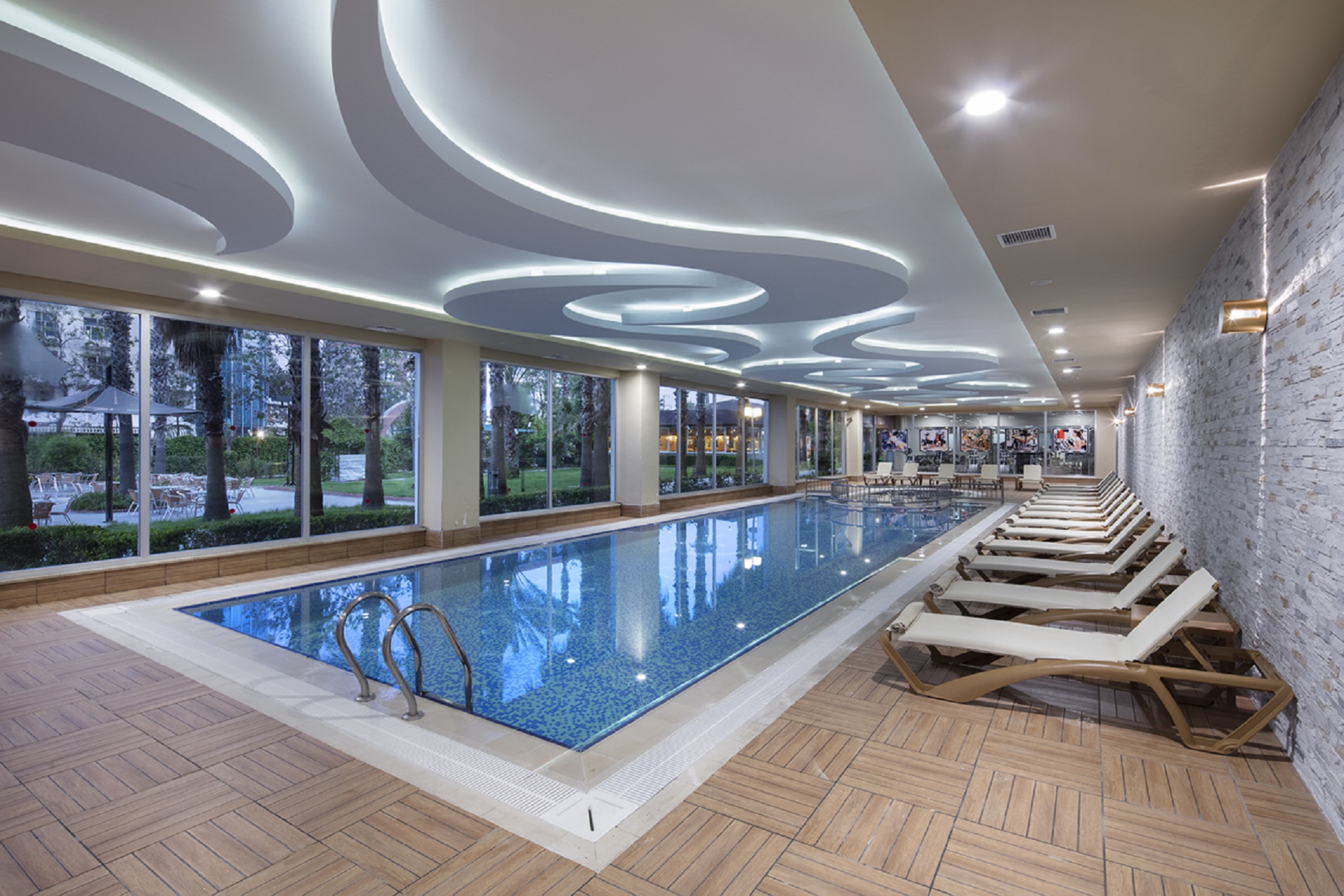 Royal Garden Beach Ex: Royal Select & Suite Hotel
