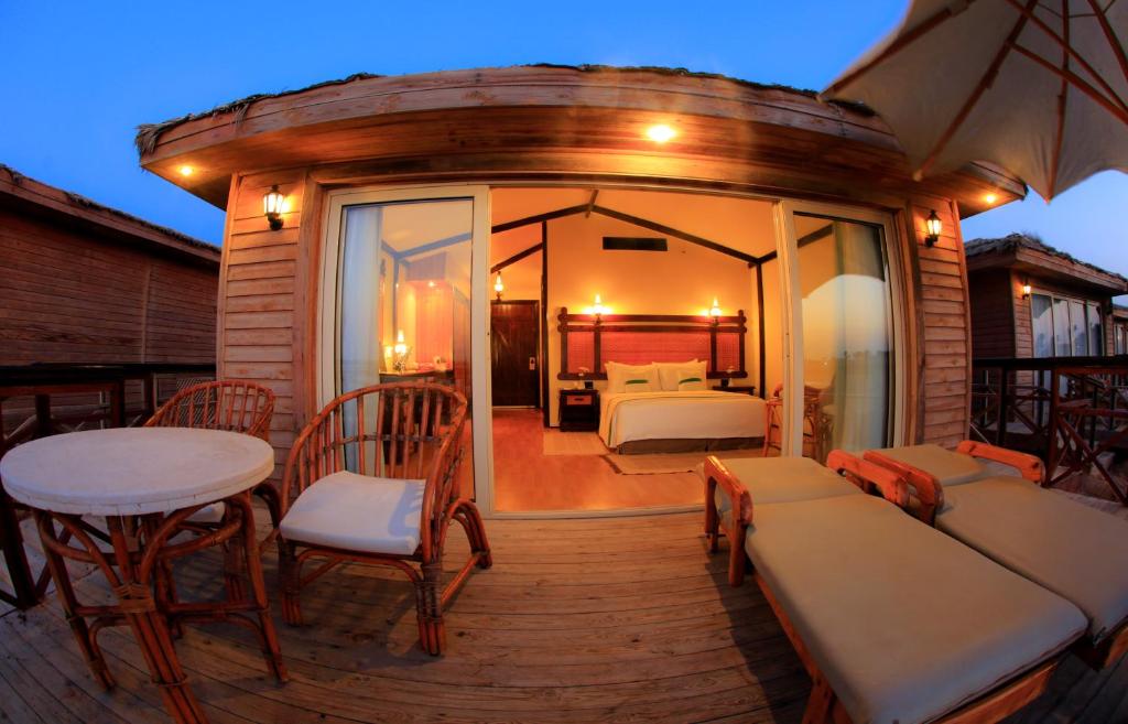 Royal Azur Resort