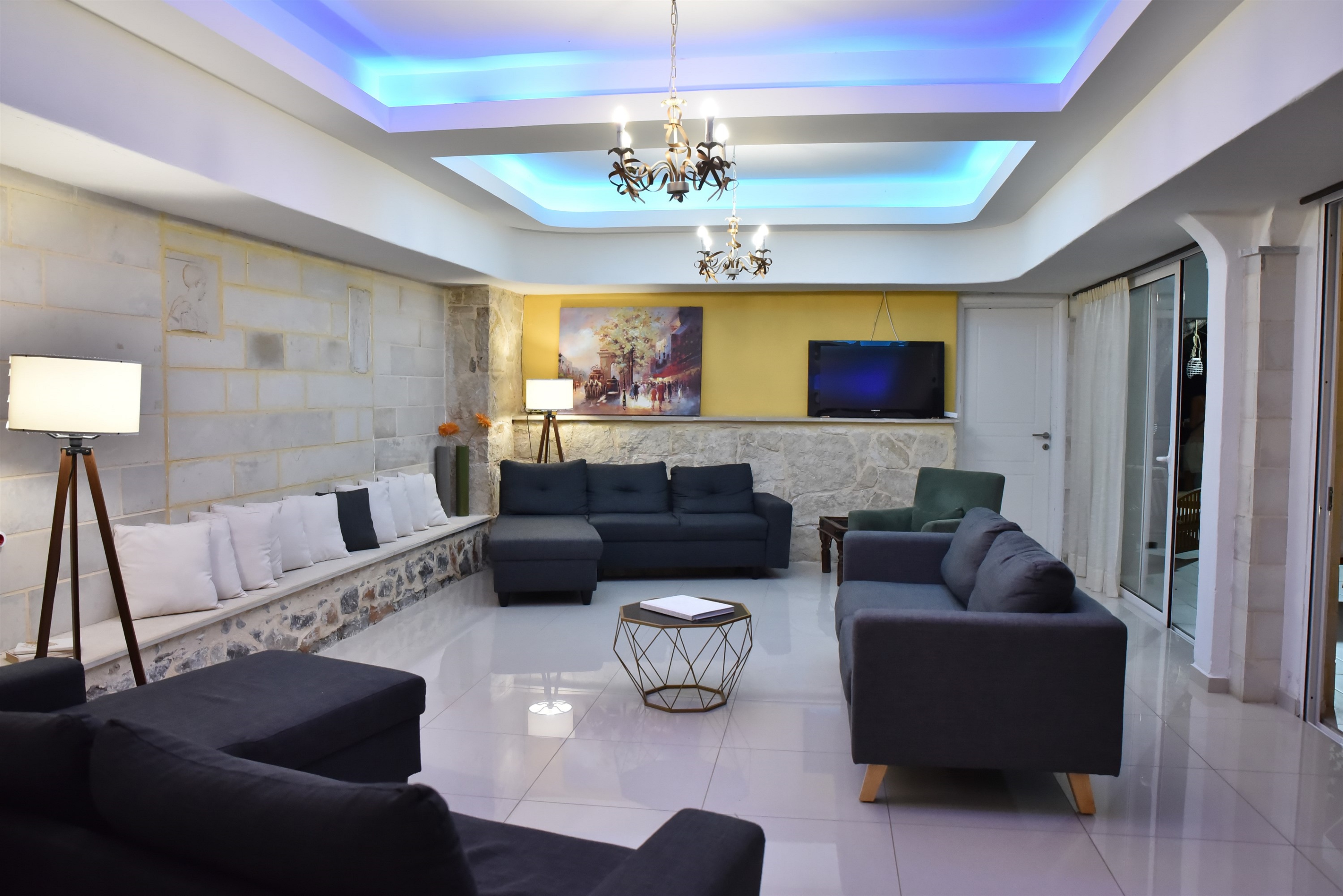 Eleonora Hotel